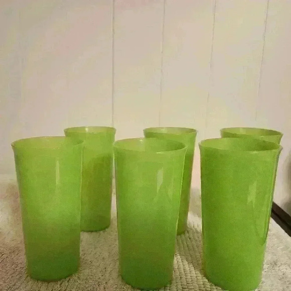 Tupperware Green Cups  -260ml - Picture 1 of 4
